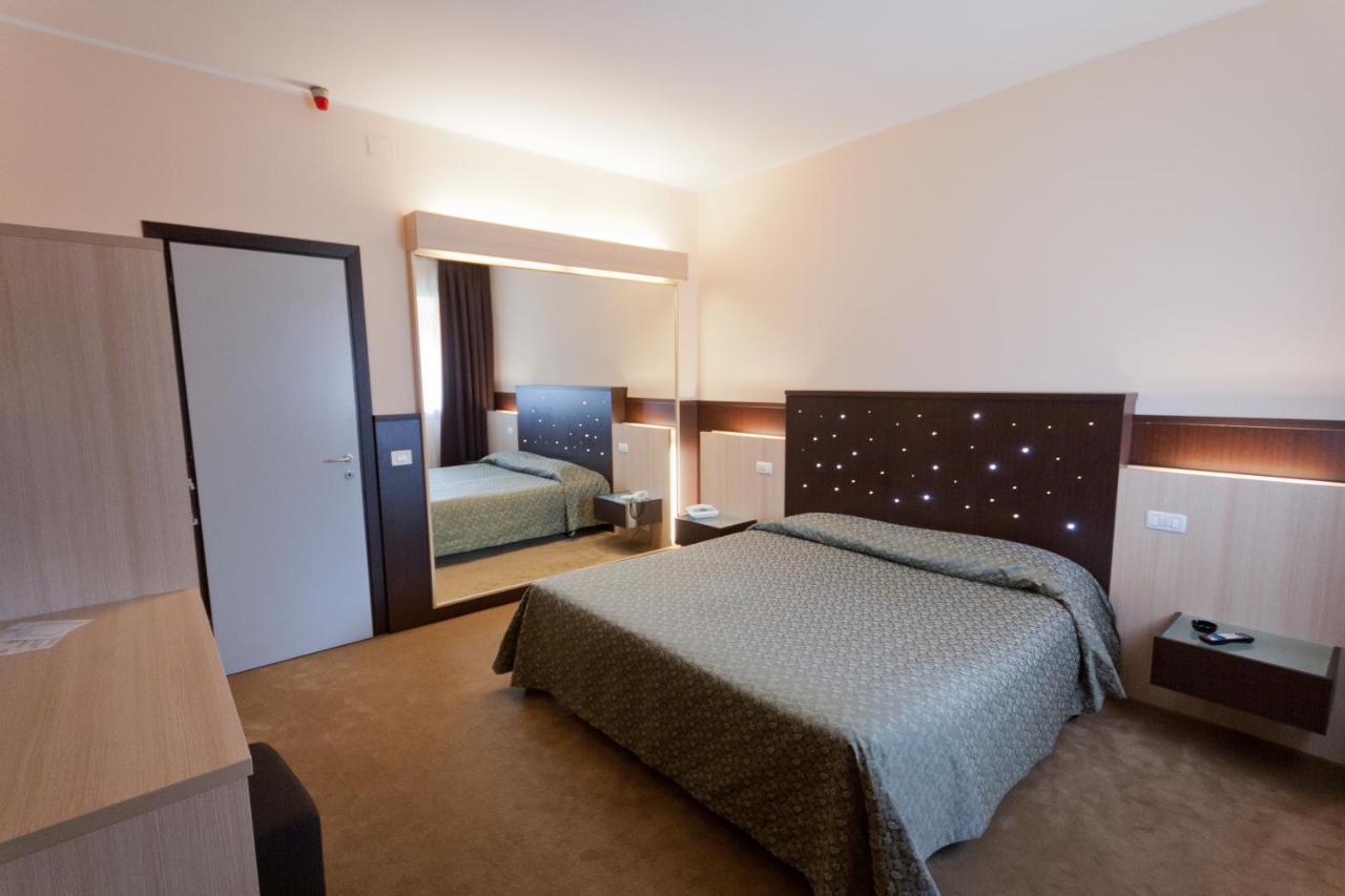 Hotel Campana Реджо-нель-Емілія Екстер'єр фото